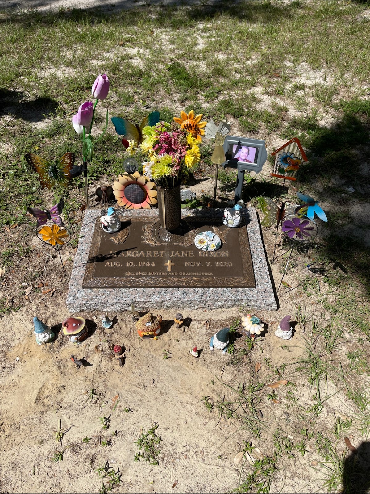 Southern Memorial Park cemetery grounds and headstones
