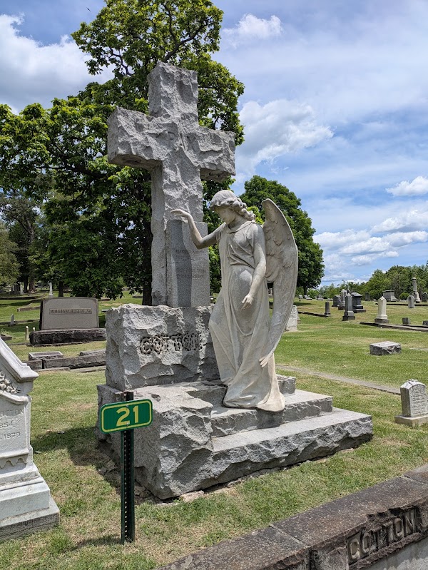 Spring Hill Cemetery grounds