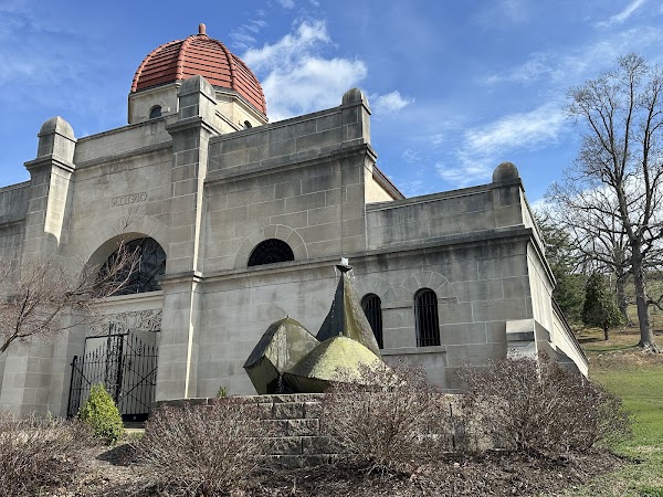 Spring Hill Cemetery grounds
