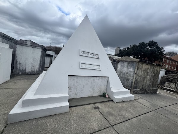 St. Louis Cemetery No. 1 Official Tour grounds