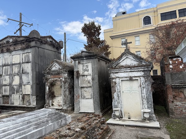 St. Louis Cemetery No. 1 Official Tour grounds