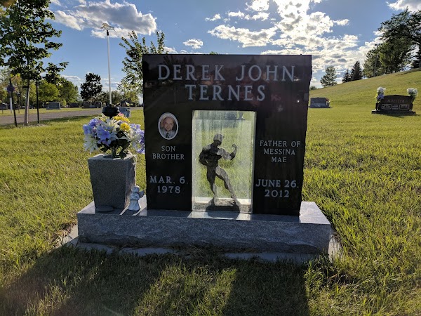 St Mary's Cemetery grounds
