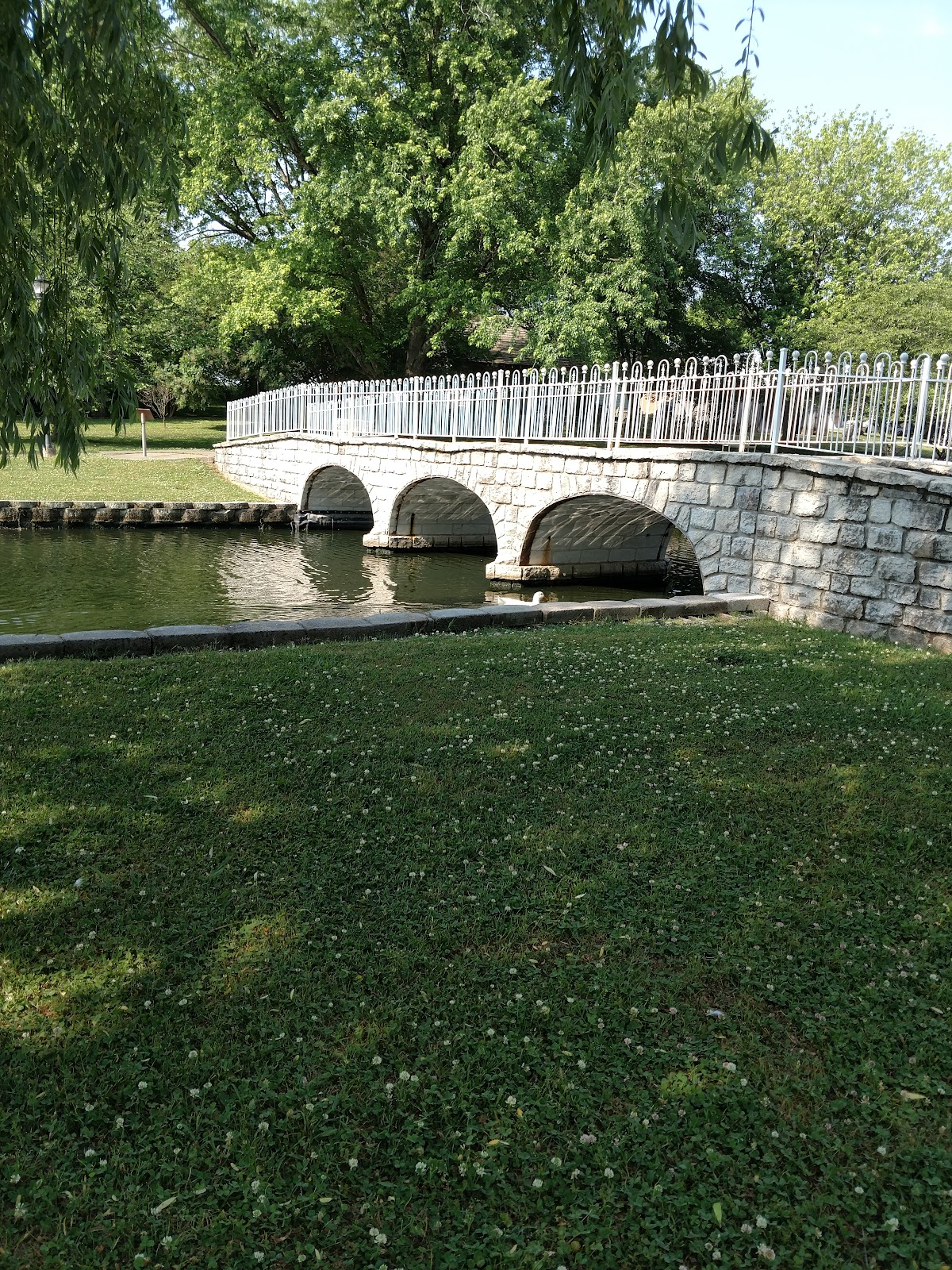 Stone Bridge Memorial Park cemetery grounds and headstones