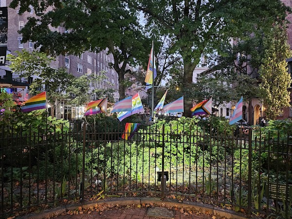 Stonewall National Monument grounds