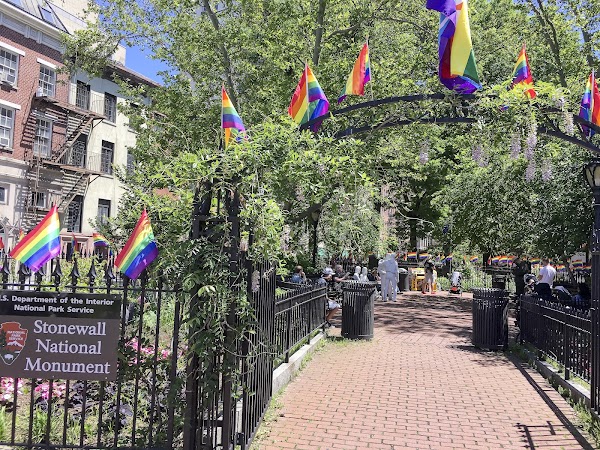 Stonewall National Monument grounds