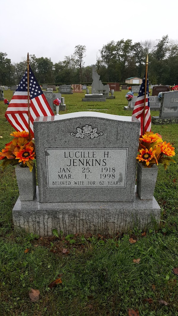 Stonewall Park Cemetery grounds