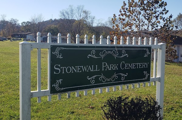 Stonewall Park Cemetery grounds
