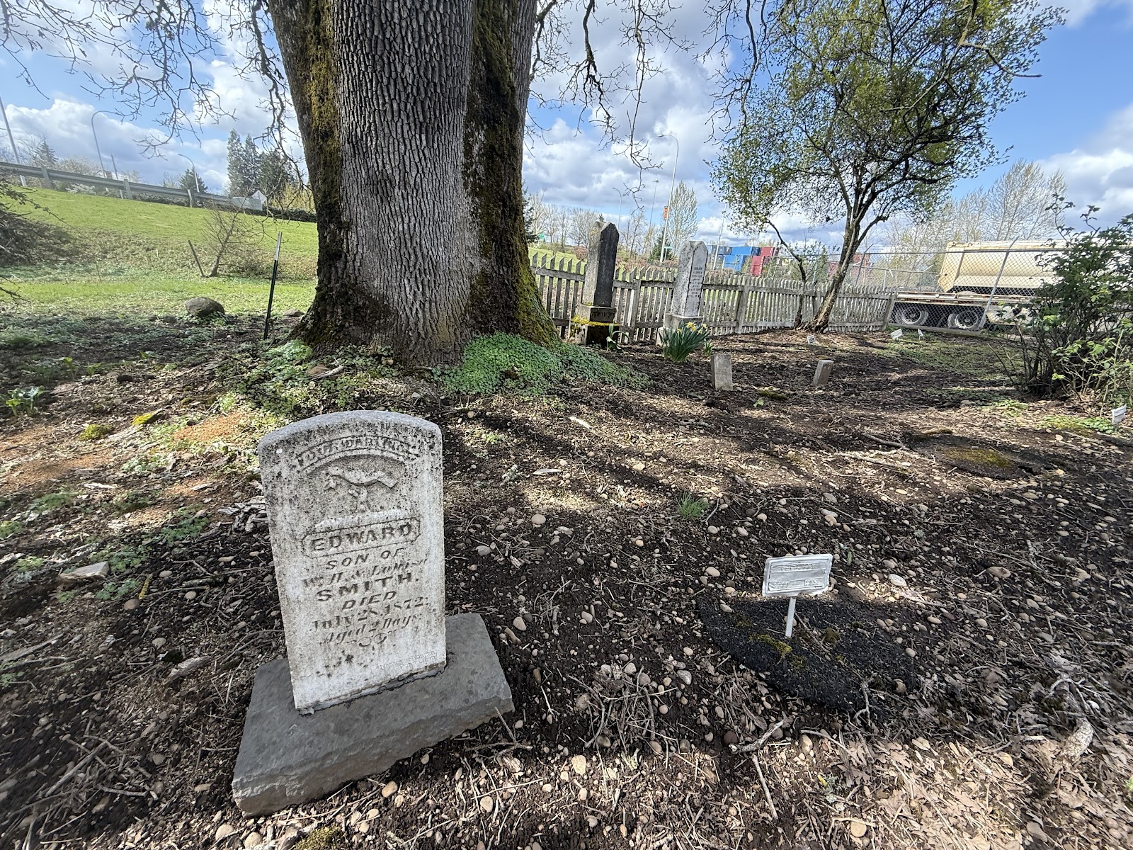Straight Pioneer Cemetery cemetery grounds and headstones