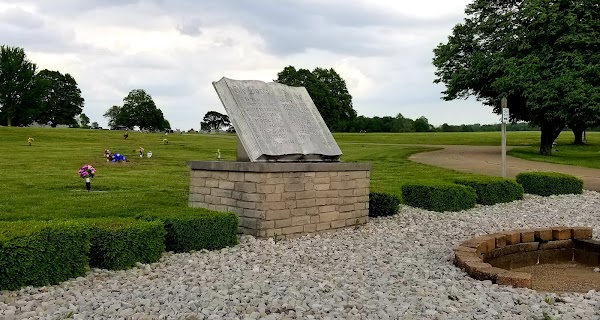 Sugarland Memory Gardens grounds