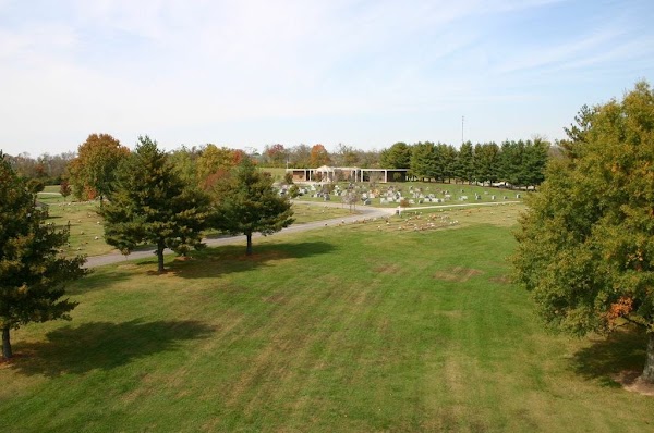 Sumner Memorial Gardens grounds