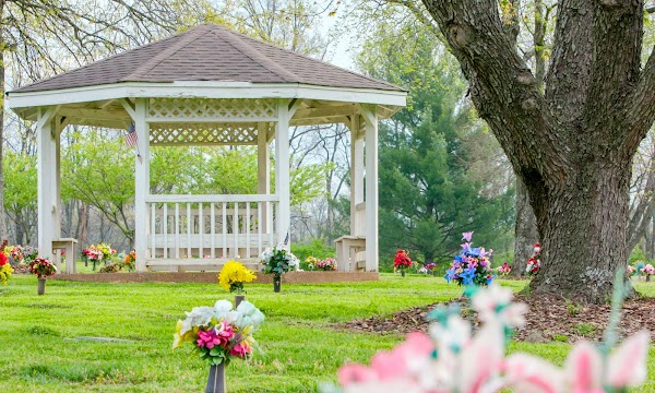 Sumner Memorial Gardens grounds