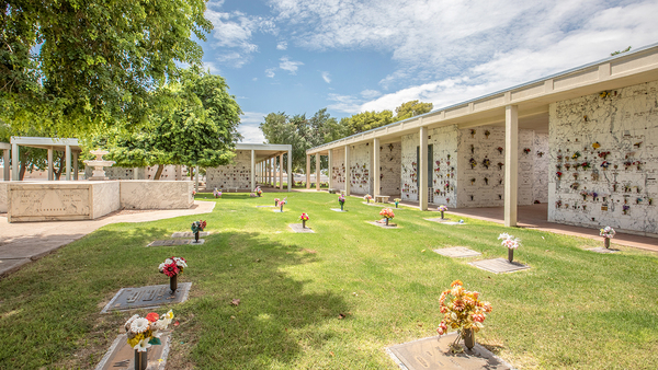 Sunland Memorial Park, Mortuary & Cremation Center cemetery grounds and headstones
