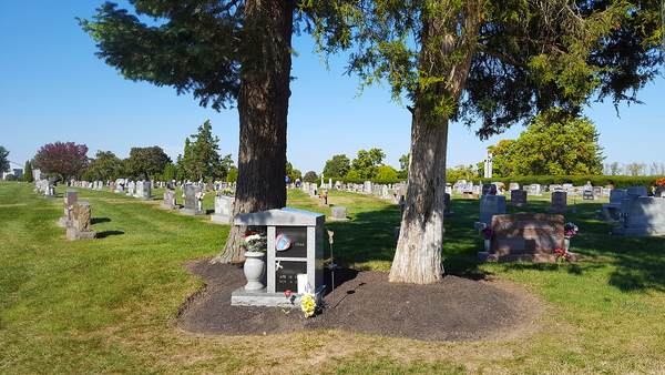 Sunset Cemetery cemetery grounds and headstones