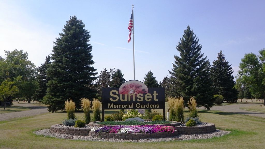 Sunset Memorial Gardens and Pet Crematory cemetery grounds and headstones