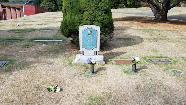 Sunset Memorial Park grounds