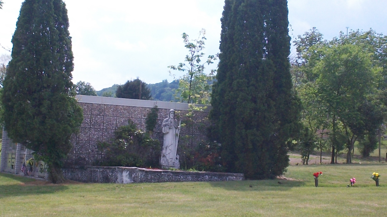 Sunset Memorial Park cemetery grounds and headstones