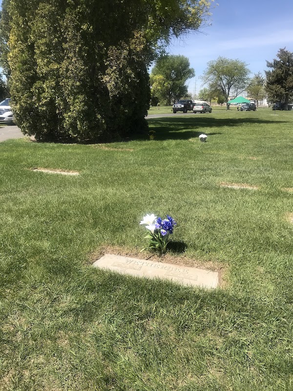 Sunset Memorial Park grounds