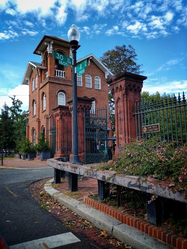 The Oak Hill Cemetery grounds