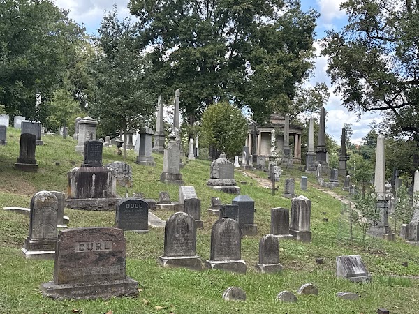 The Oak Hill Cemetery grounds