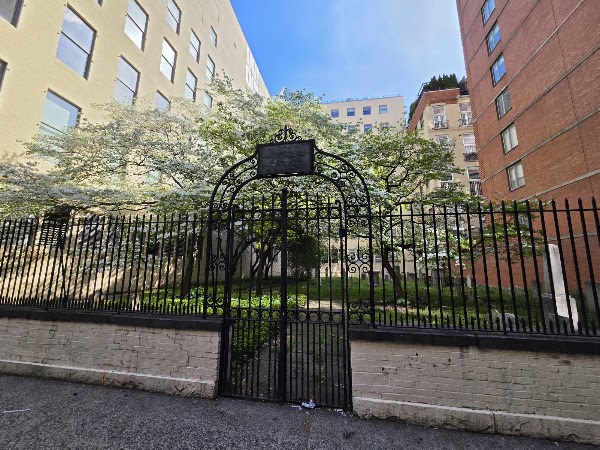 Third Cemetery of the Spanish- Portuguese Synagogue grounds