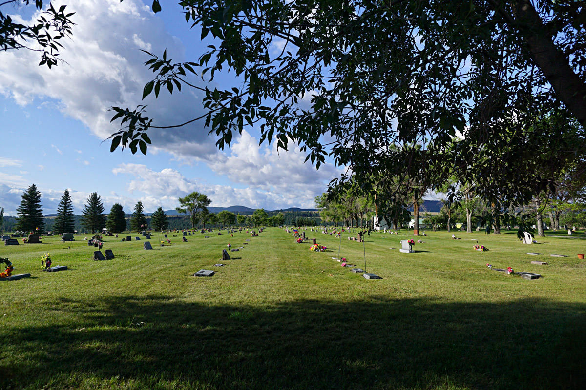 Tobacco Valley Cemetery cemetery grounds and headstones