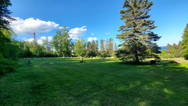 Tofte Cemetery grounds