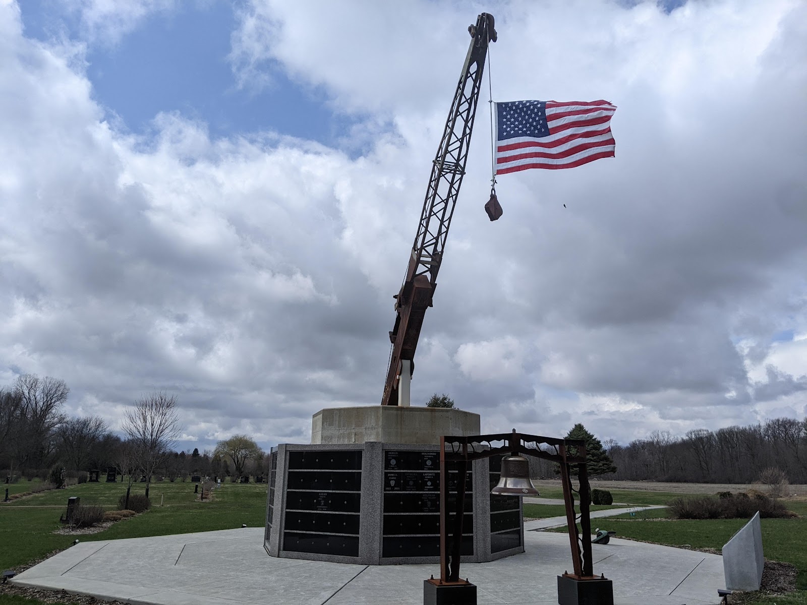 Toledo Memorial Park cemetery grounds and headstones