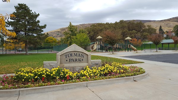 Tolman Memorial Park grounds