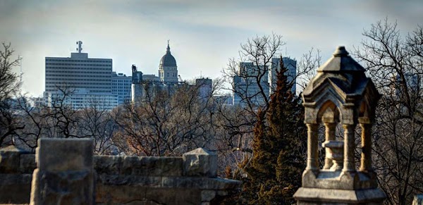 Topeka Cemetery grounds