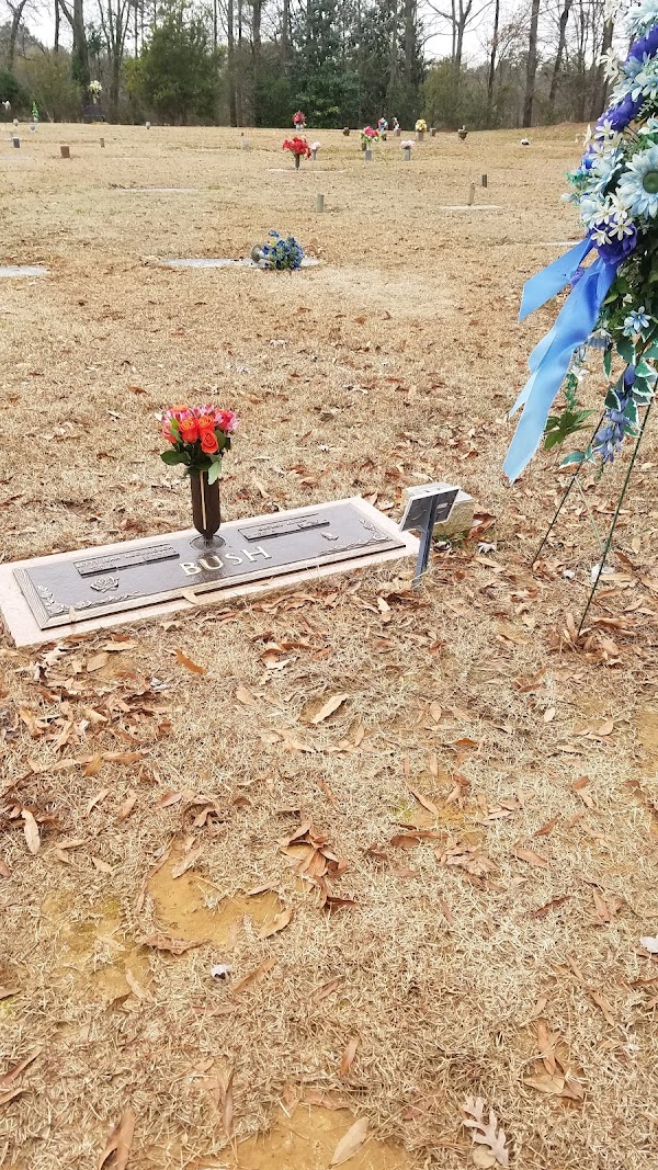 Tupelo Memorial Park grounds