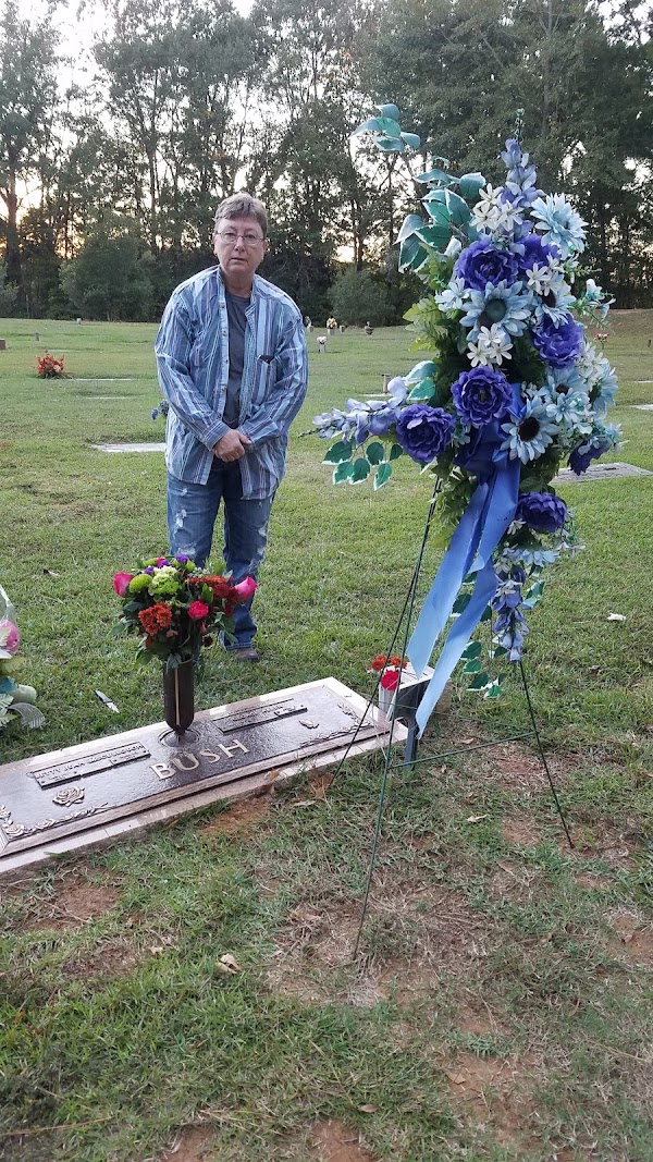 Tupelo Memorial Park grounds