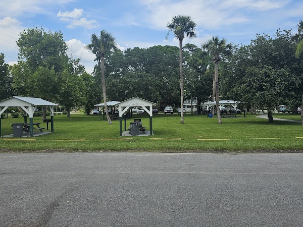 Tybee Island Memorial Park grounds