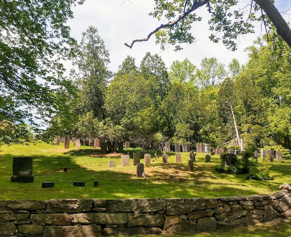 Umpawaug Cemetery grounds