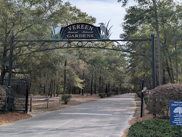Vereen Memorial Gardens grounds