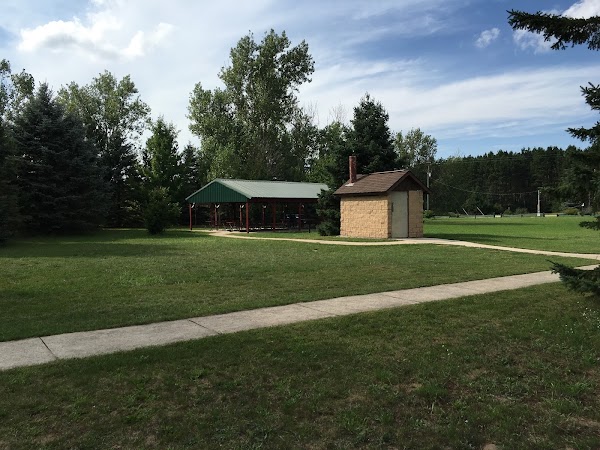 Veterans Memorial Community Park grounds