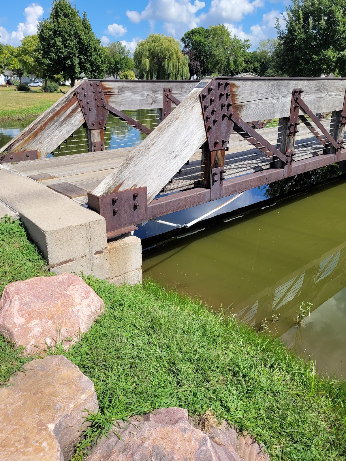 Veterans' Memorial Park cemetery grounds and headstones