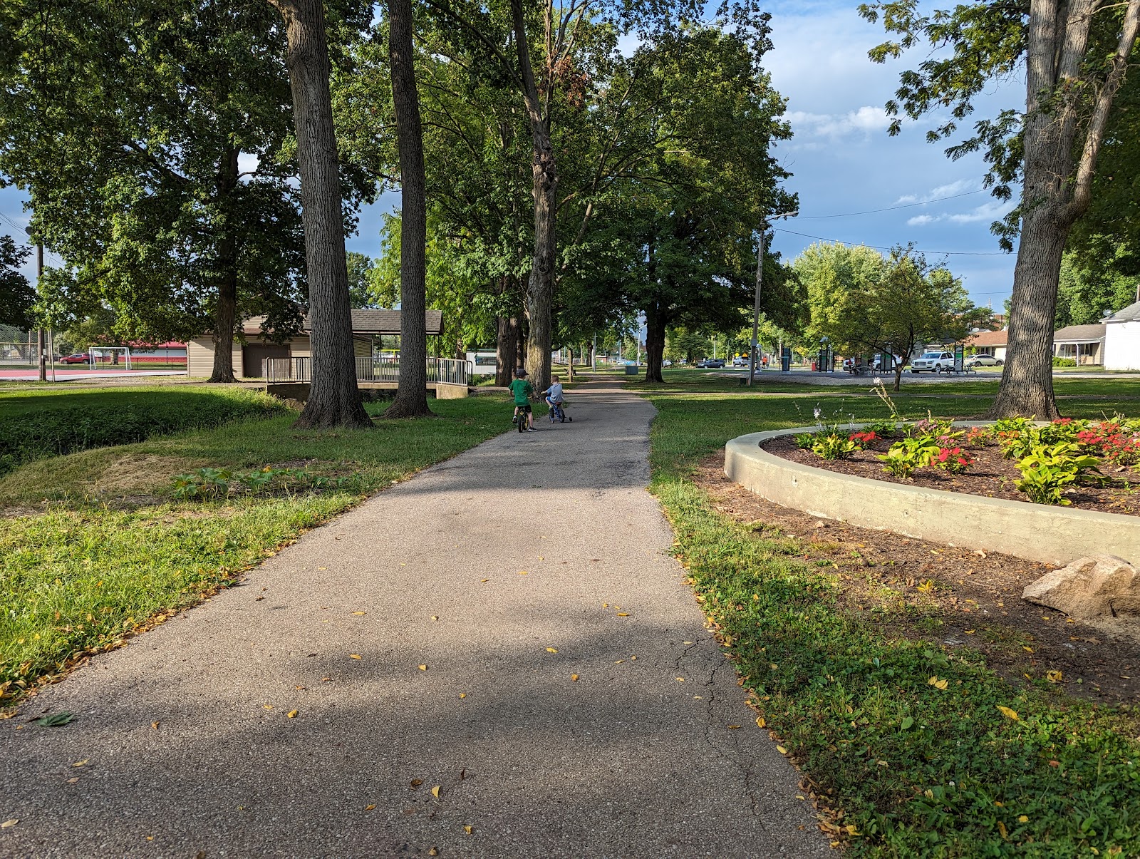 Veterans Memorial Park South cemetery grounds and headstones