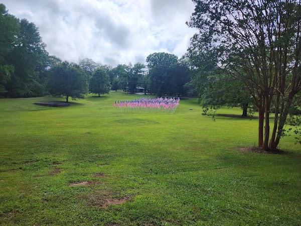 Veteran's Pointe Memorial Park grounds