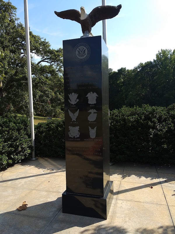 Veteran's Pointe Memorial Park grounds