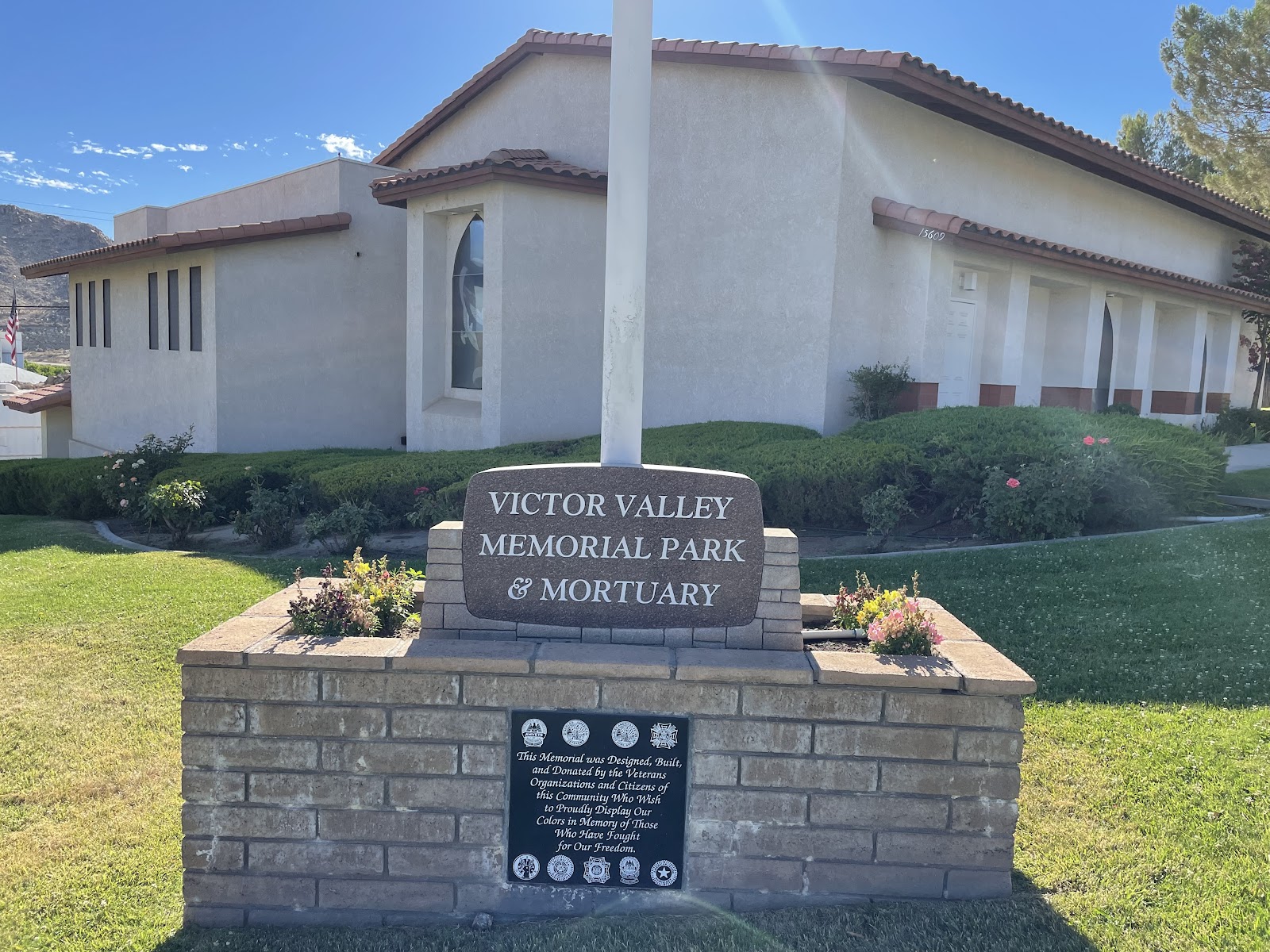 Victor Valley Memorial Park and Mortuary cemetery grounds and headstones
