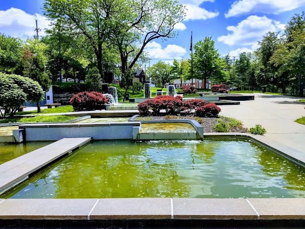 Vietnam Veterans Memorial Fountain grounds