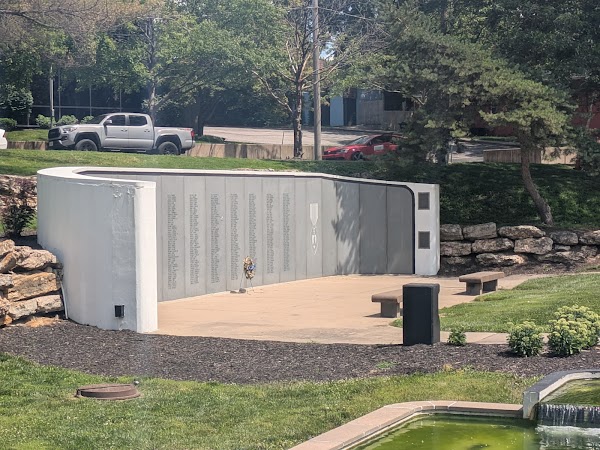 Vietnam Veterans Memorial Fountain grounds