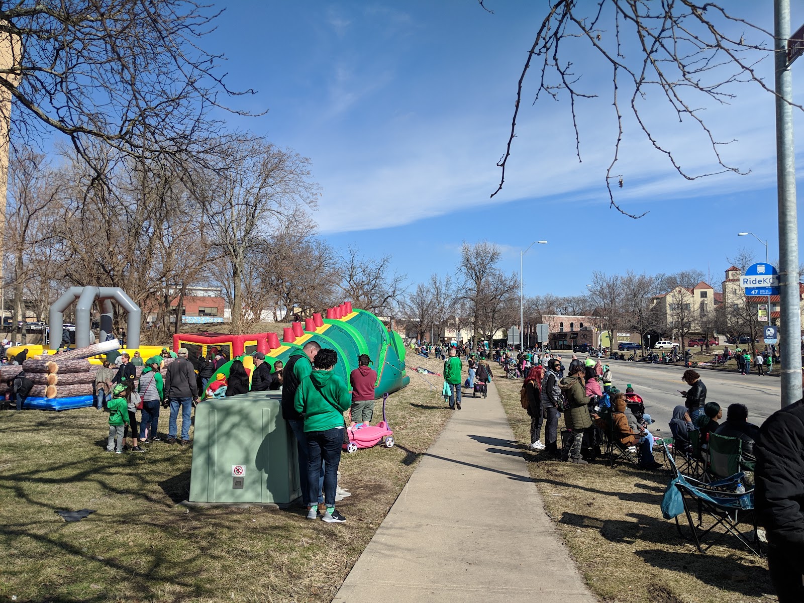 Vietnam Veterans Memorial Fountain cemetery grounds and headstones