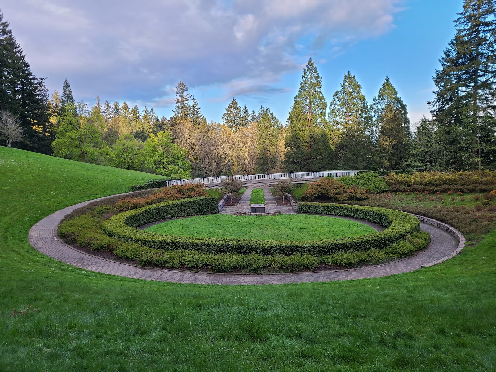 Vietnam Veterans of Oregon Memorial cemetery grounds and headstones