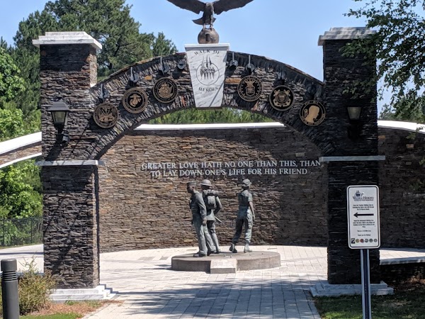 Walk Of Heroes Veterans Memorial Park grounds