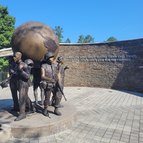 Walk Of Heroes Veterans Memorial Park grounds