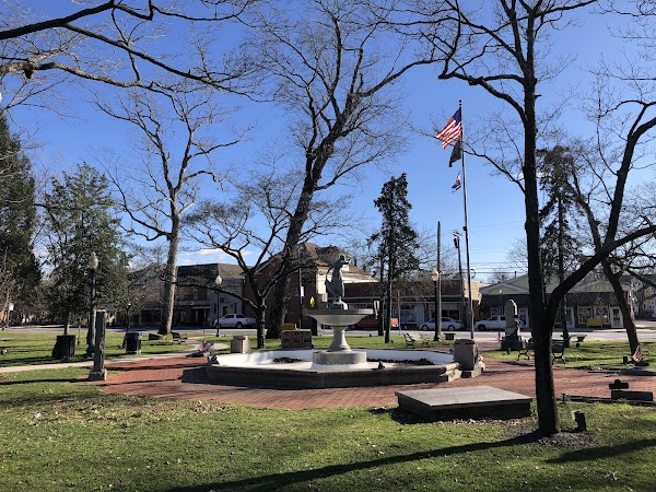 War Memorial Park grounds