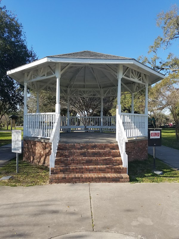 War Memorial Park grounds