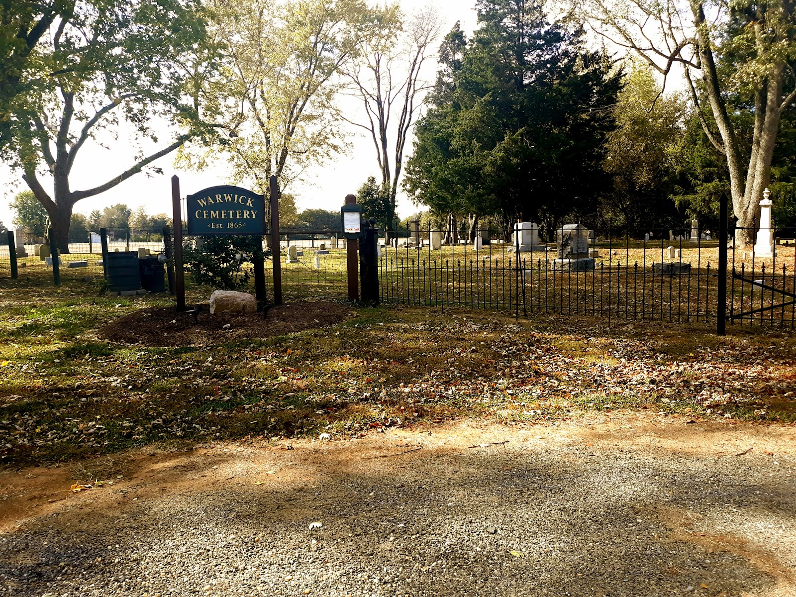 Warwick Cemetery cemetery grounds and headstones