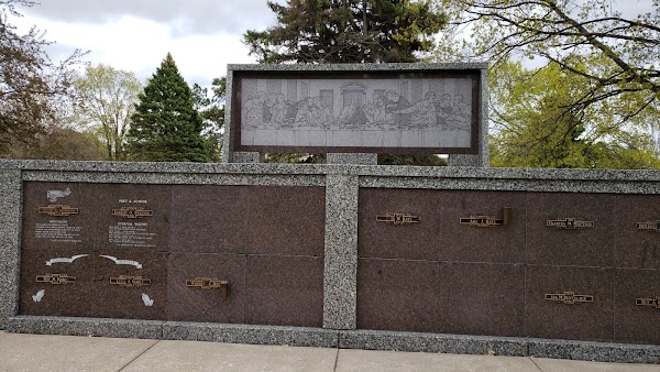 Washburn-McReavy Crystal Lake Funeral Chapel and Cemetery grounds